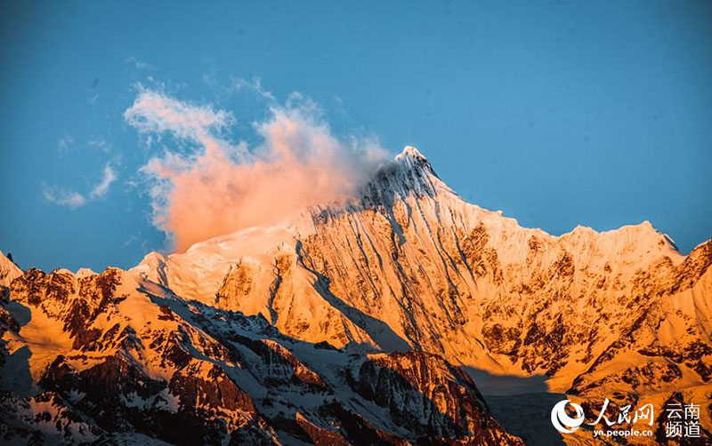 Yunnan : le magnifique paysage du ? soleil qui éclaire la montagne ? à Diqing