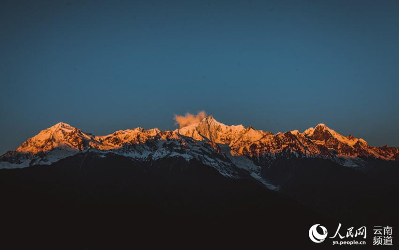 Yunnan : le magnifique paysage du ? soleil qui éclaire la montagne ? à Diqing