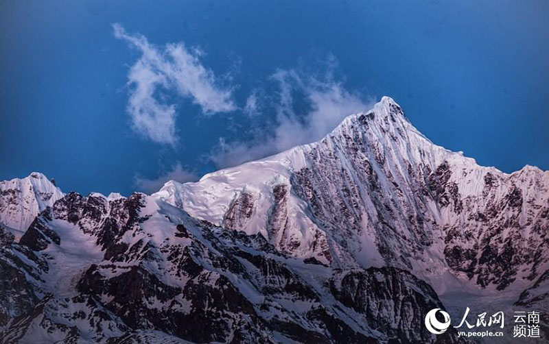 Yunnan : le magnifique paysage du ? soleil qui éclaire la montagne ? à Diqing