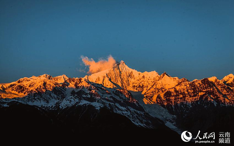 Yunnan : le magnifique paysage du ? soleil qui éclaire la montagne ? à Diqing