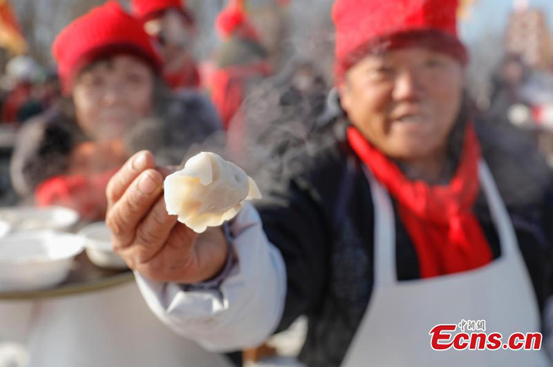 Harbin lance la collecte annuelle de glace pour les sculptures