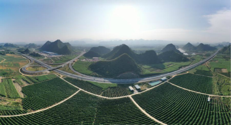 Une autoroute panoramique achevée dans le Guangxi