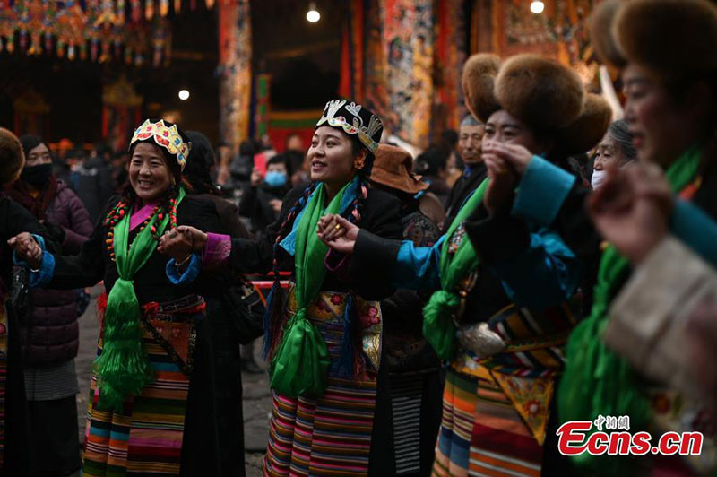 Tibet : les Tibétains célèbrent le Festival des Fées