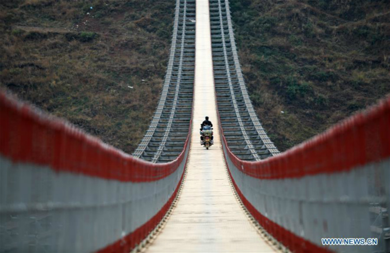 Le téléphérique remplacé par un pont le long de la rivière Niulan