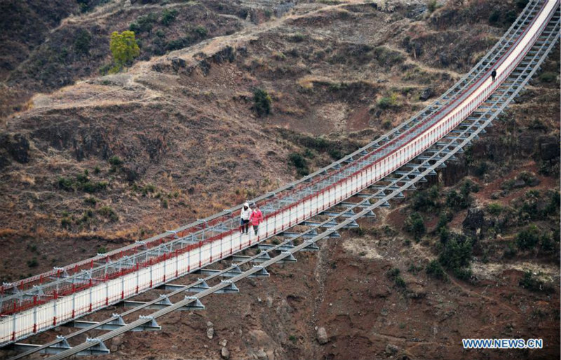 Le téléphérique remplacé par un pont le long de la rivière Niulan