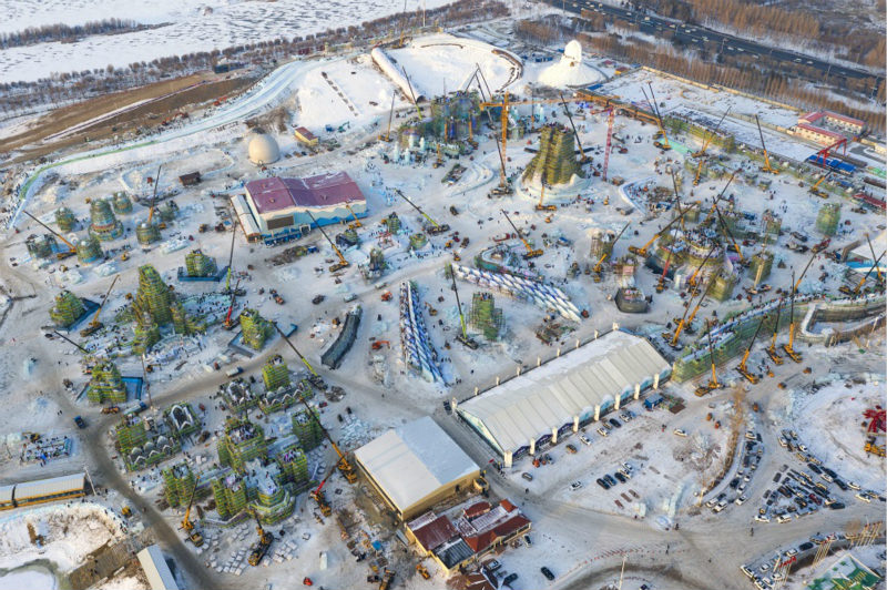 La construction d'une ville de glace à Harbin