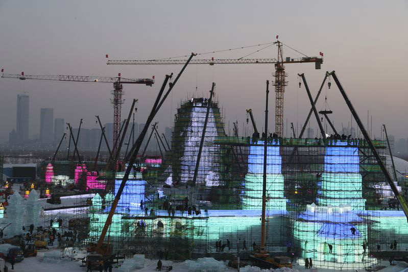 La construction d'une ville de glace à Harbin