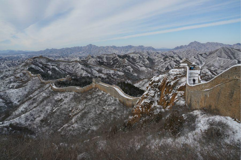 La Grande Muraille de Jinshanling recouverte par des chutes de neige