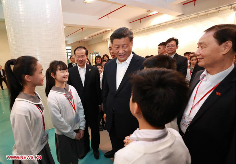 Le président chinois Xi Jinping visite un centre de services gouvernementaux et une école à Macao