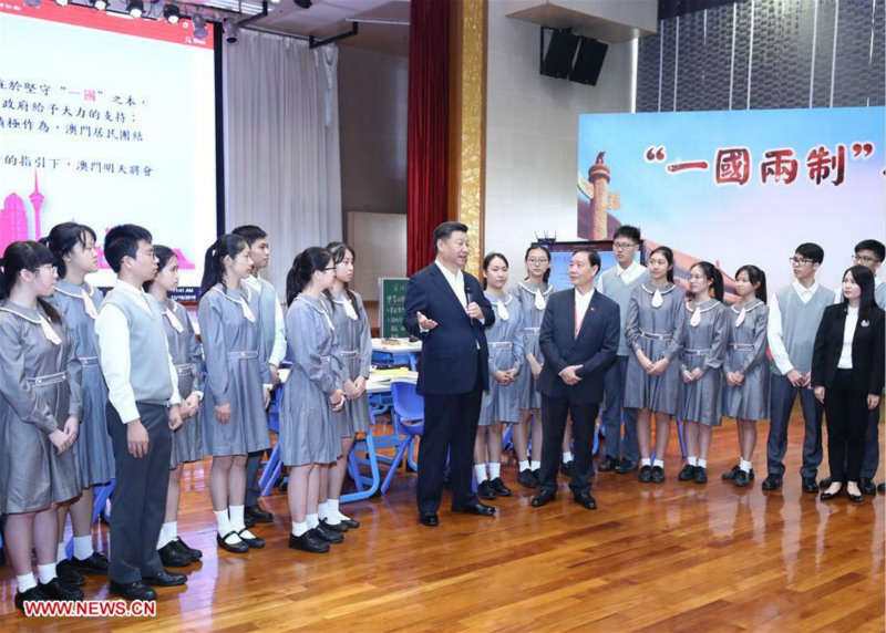 Le président chinois Xi Jinping visite un centre de services gouvernementaux et une école à Macao