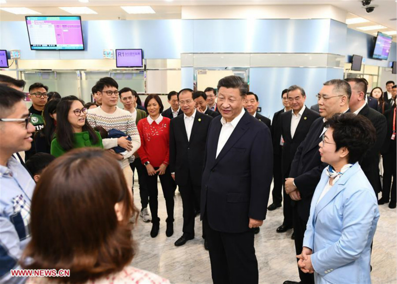 Le président chinois Xi Jinping visite un centre de services gouvernementaux et une école à Macao