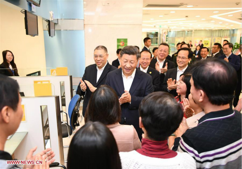 Le président chinois Xi Jinping visite un centre de services gouvernementaux et une école à Macao