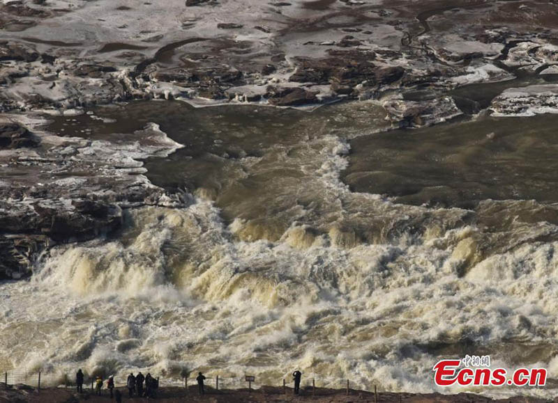 Shanxi : un ? pot de jade de cascade de glace ? se forme dans la cascade de Hukou