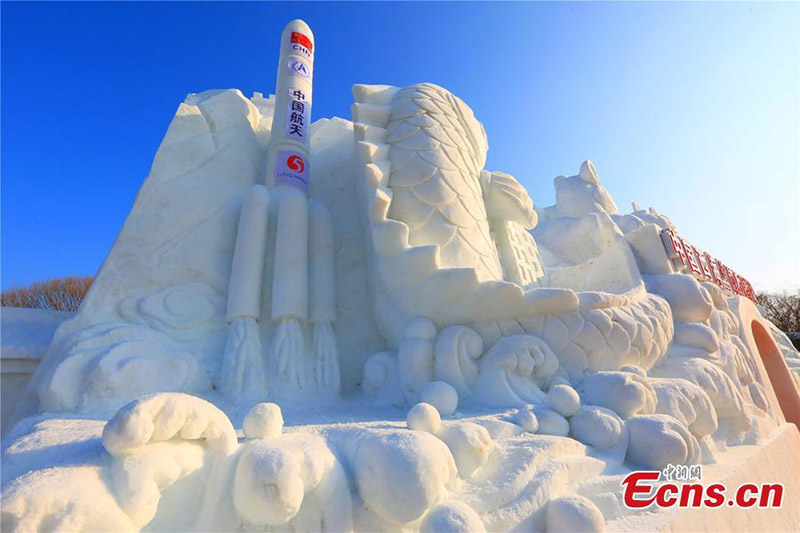 Des sculptures de neige impressionnent les touristes dans le Nord-ouest de la Chine