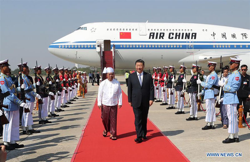 Xi arrive à Naypyidaw pour une visite d'Etat au Myanmar