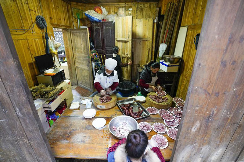 Chongqing : un grand banquet en plein air dans la vieille ville de Zhongshan