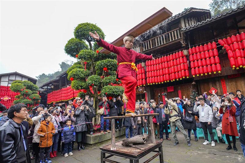 Chongqing : un grand banquet en plein air dans la vieille ville de Zhongshan