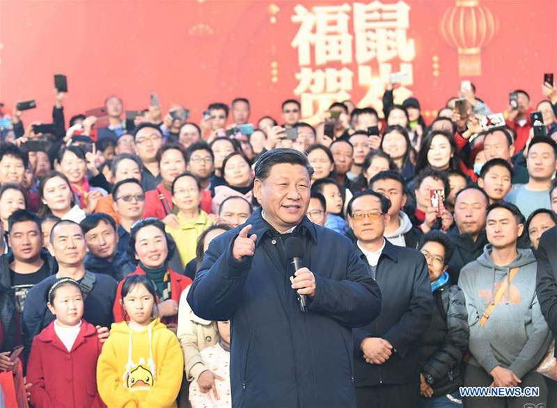 Xi Jinping inspecte une foire commerciale de la fête du Printemps à Kunming