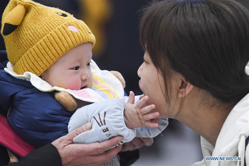 Des moments émouvants de réunion de famille avant la Fête du Printemps