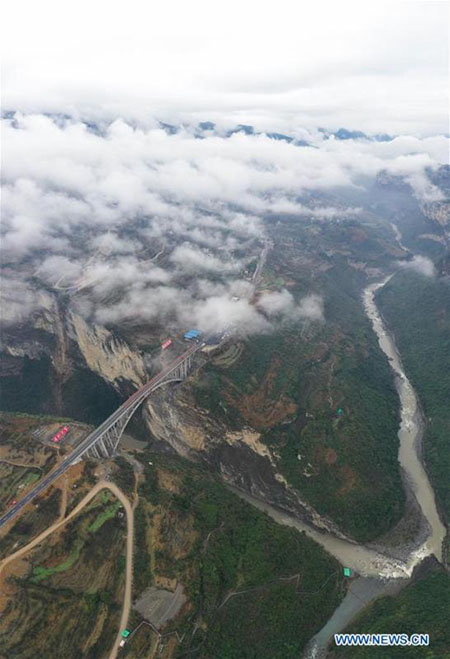 Ouverture d'un pont reliant trois provinces du sud-ouest de la Chine