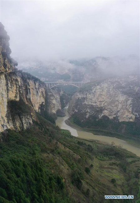 Ouverture d'un pont reliant trois provinces du sud-ouest de la Chine