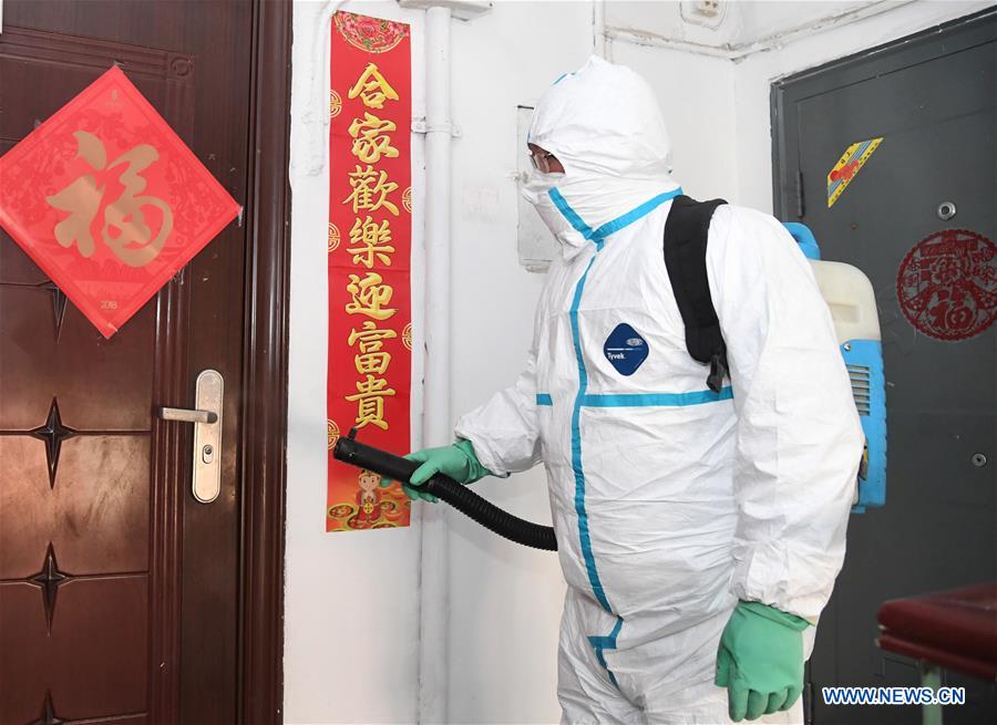 Beijing désinfecte des quartiers résidentiels pour combattre le nouveau coronavirus