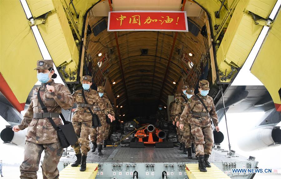 Arrivée à Wuhan du personnel médical militaire