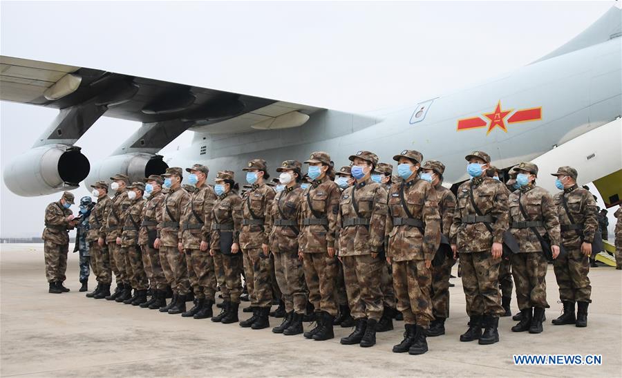 Arrivée à Wuhan du personnel médical militaire