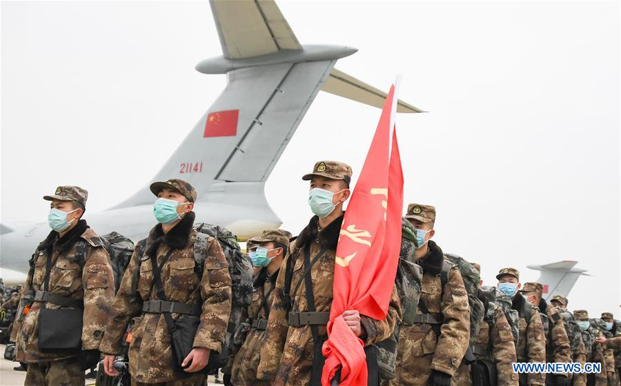 Arrivée à Wuhan du personnel médical militaire