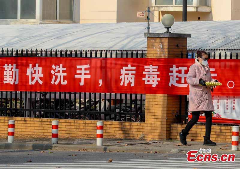 La vie continue dans une ville de Wuhan verrouillée