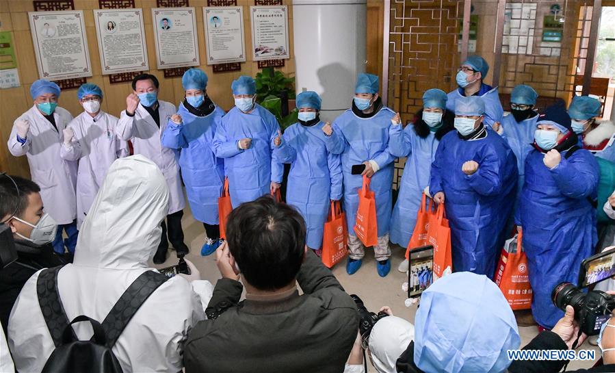 Chine : des patients du coronavirus sortent de l'h?pital après leur rétablissement à Wuhan