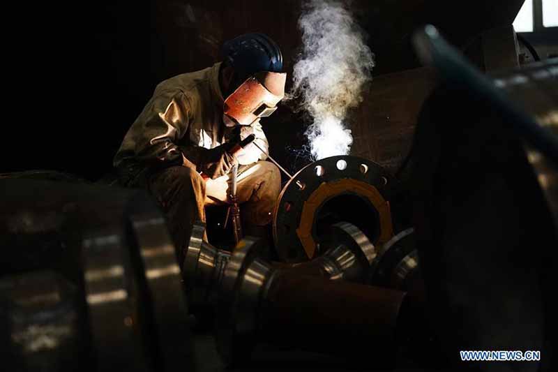 La Chine retourne prudemment au travail en pleine bataille contre l'épidémie