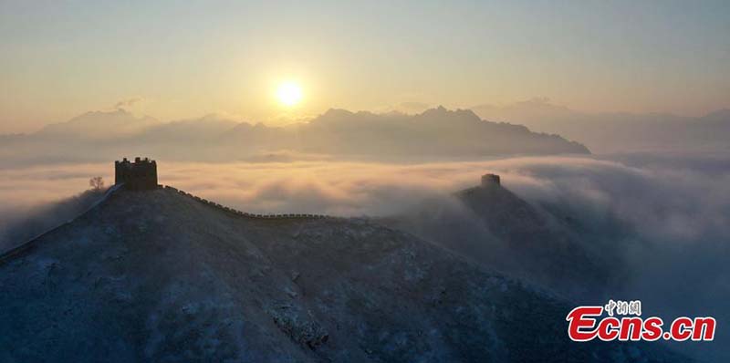 La Grande Muraille de Jinshanling : un pays féerique après la neige de printemps