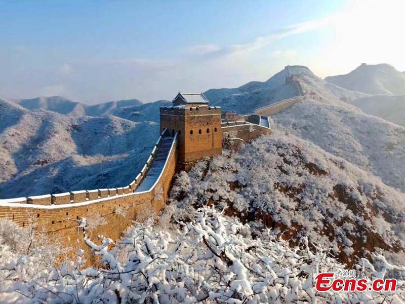 La Grande Muraille de Jinshanling : un pays féerique après la neige de printemps