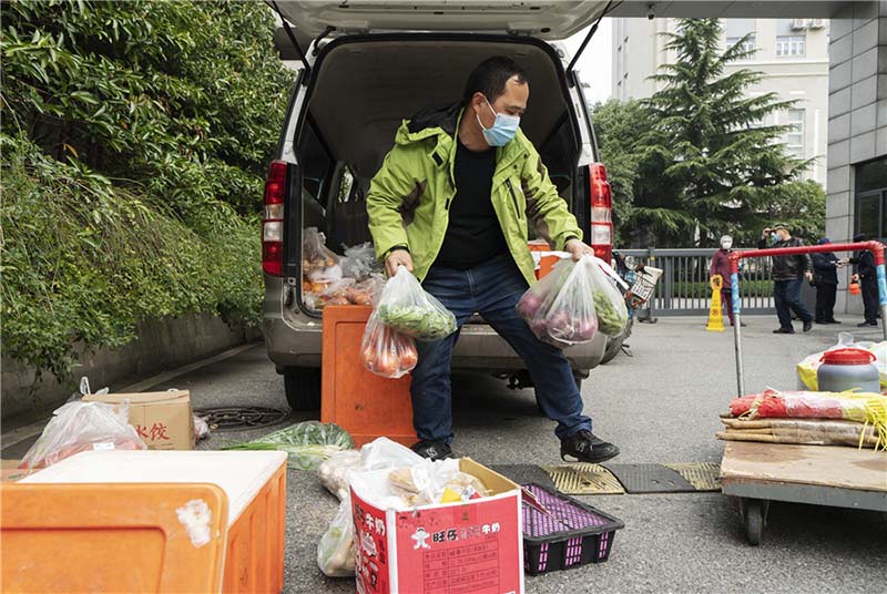 Avec un livreur qui travaille, 100 personnes évitent de sortir de chez elles