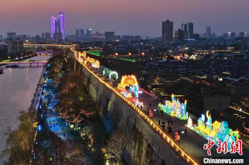 Un spectacle de lumières organisé sur l'ancien mur d'enceinte de Nanjing