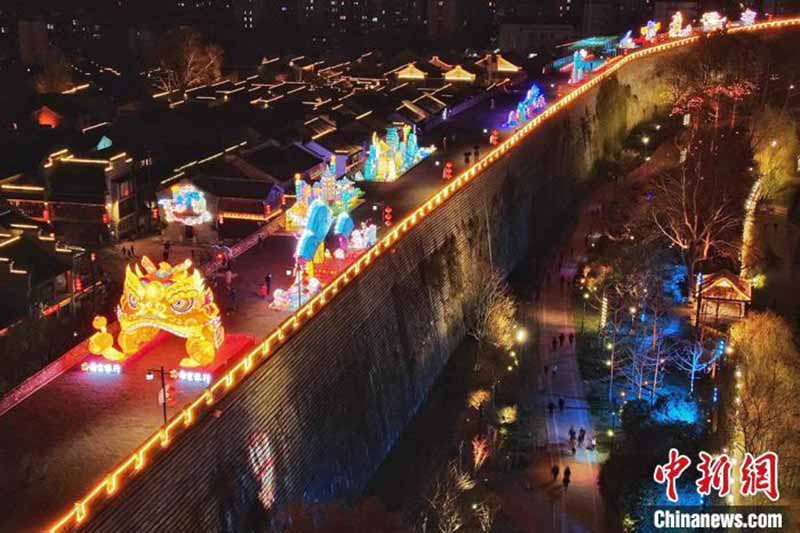 Un spectacle de lumières organisé sur l'ancien mur d'enceinte de Nanjing