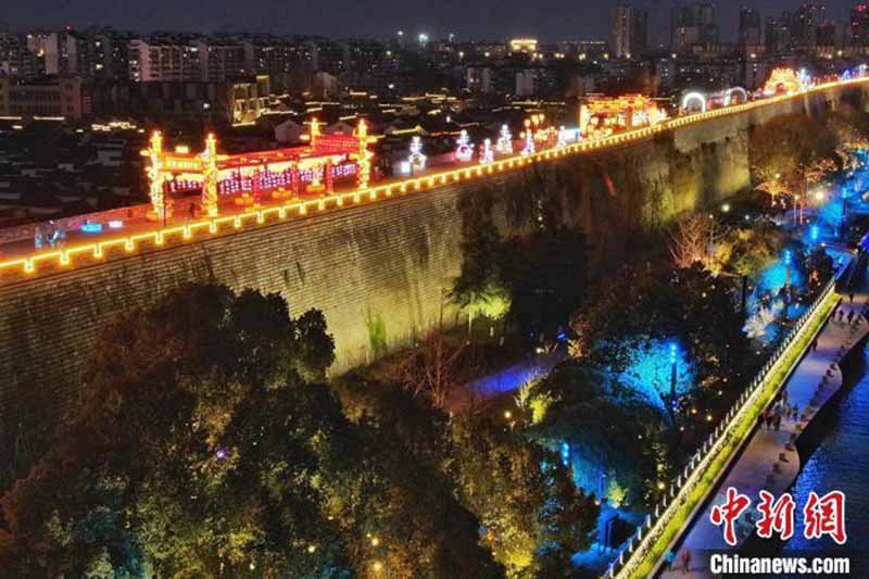 Un spectacle de lumières organisé sur l'ancien mur d'enceinte de Nanjing