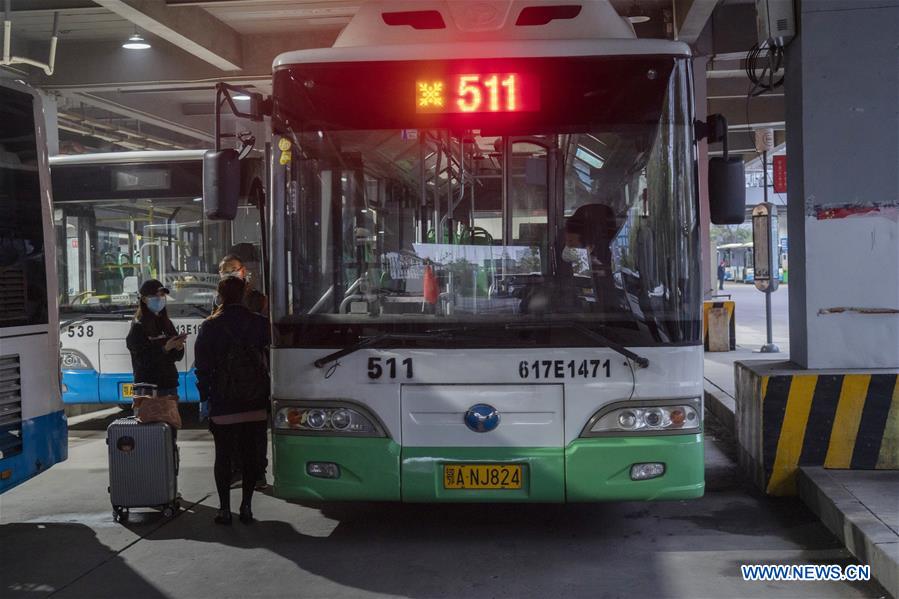 Chine : des bus circulent à Wuhan après deux mois de confinement