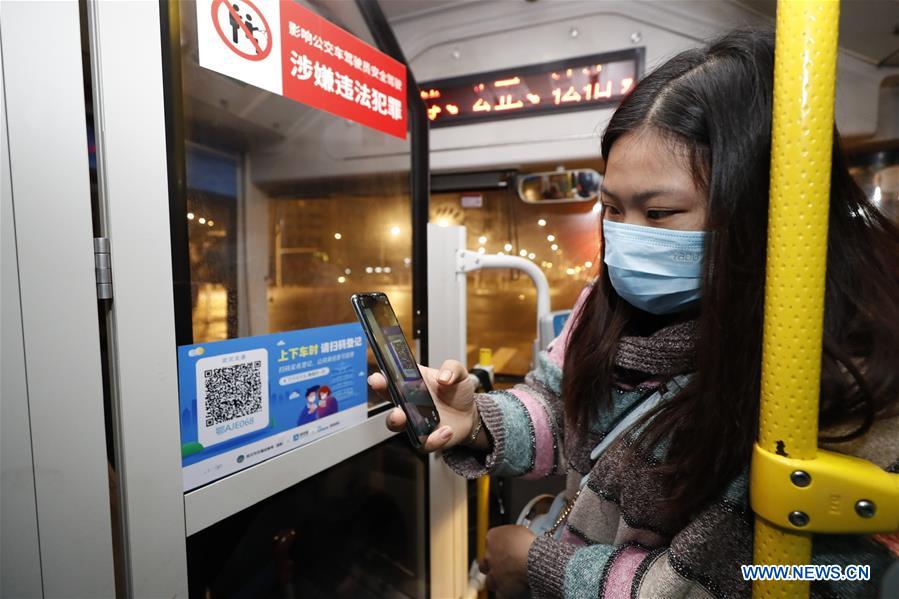 Chine : des bus circulent à Wuhan après deux mois de confinement