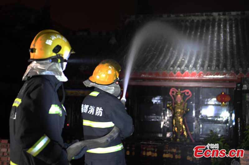 La bataille contre les incendies de forêt continue à Xichang