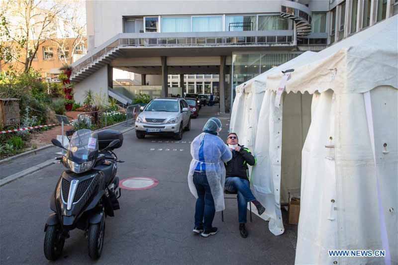 Ouverture d'un centre de test drive-in du COVID-19 à Paris