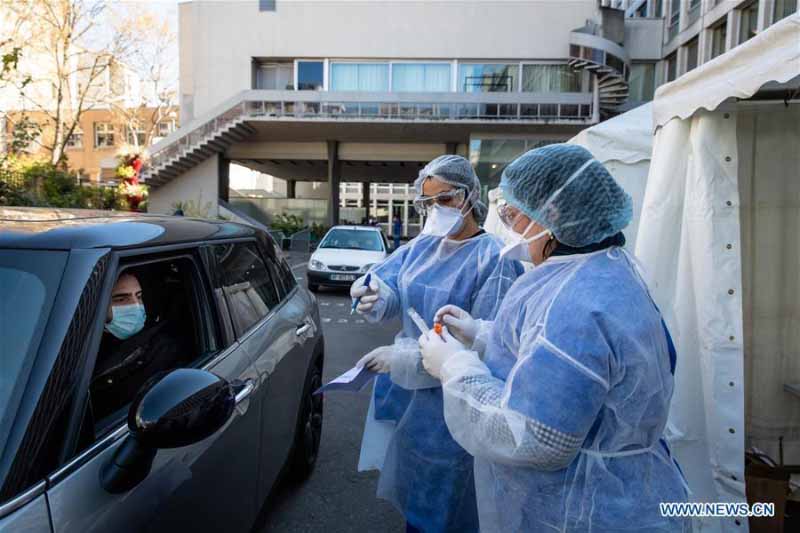 Ouverture d'un centre de test drive-in du COVID-19 à Paris