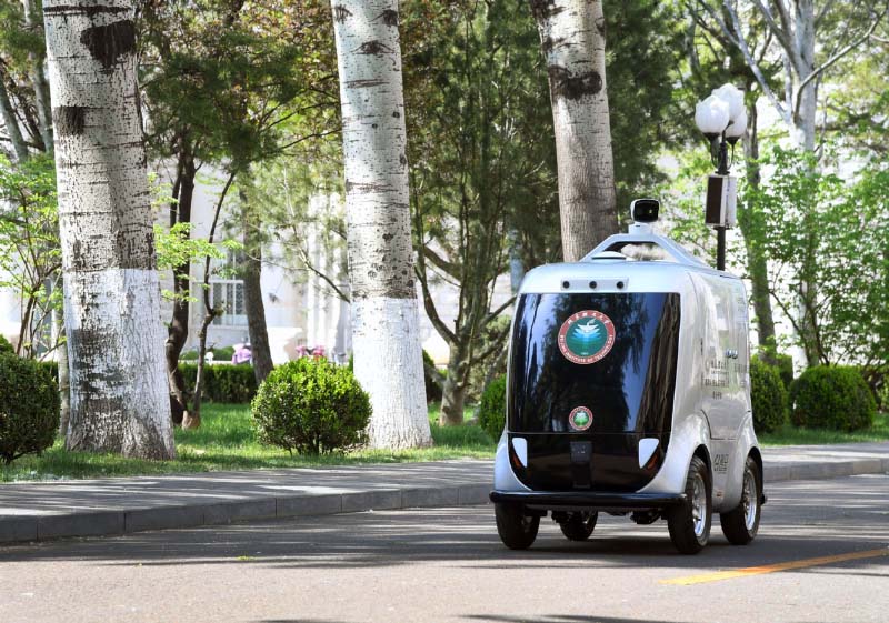 Une voiture de livraison autonome 5G mise en service à l'Institut de technologie de Beijing