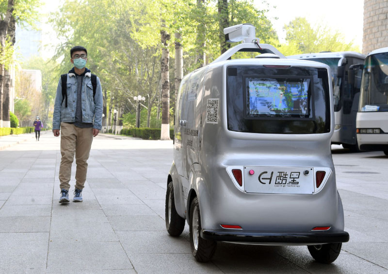 Une voiture de livraison autonome 5G mise en service à l'Institut de technologie de Beijing