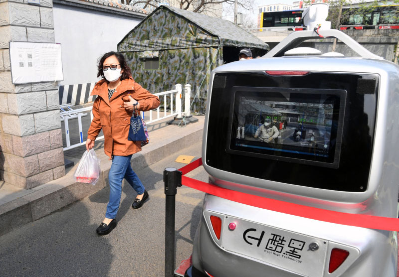 Une voiture de livraison autonome 5G mise en service à l'Institut de technologie de Beijing