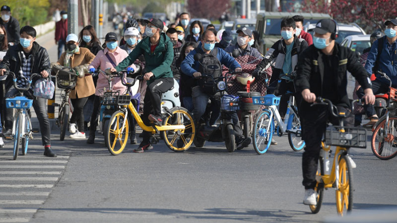 Les navetteurs de Beijing se mettent au vélo