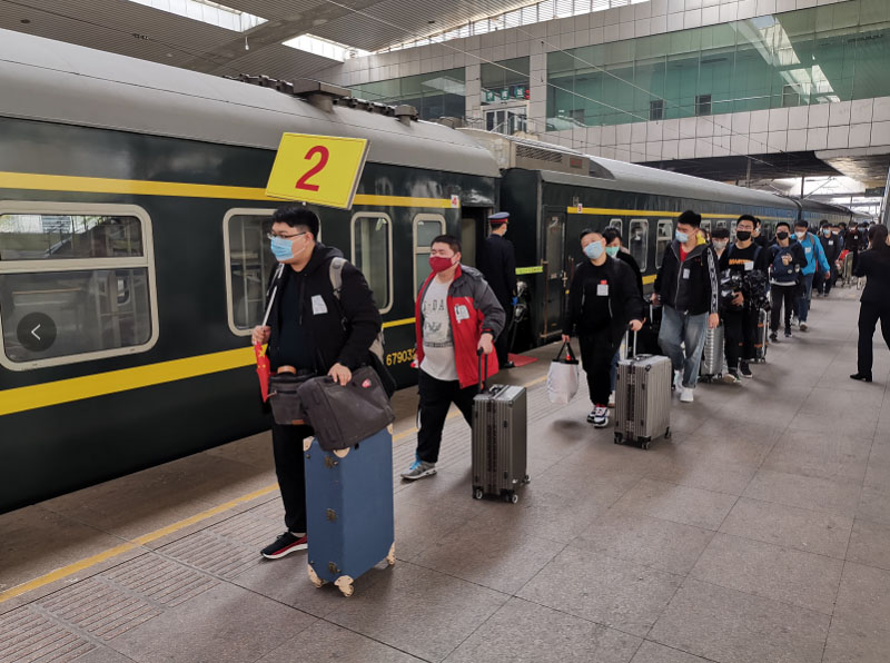 Un long trajet en train pour retourner à l'école