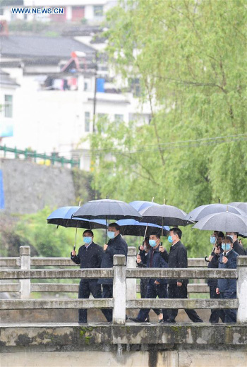 Xi Jinping inspecte la réduction de la pauvreté dans la province chinoise du Shaanxi