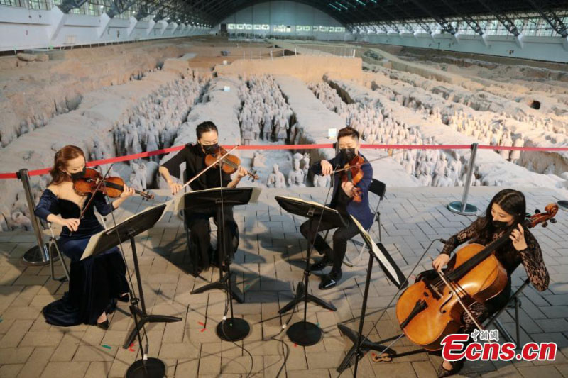 L'orchestre de Xi'an offre un concert par streaming en ligne